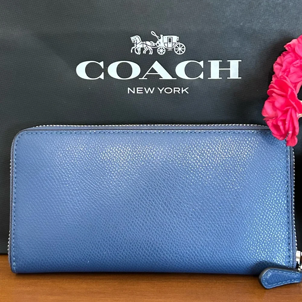 COACH Crossgrain Leather Zippy Wallet - Picture 3 of 8